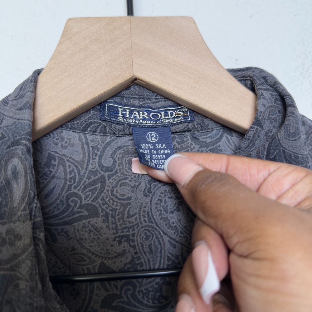 VTG 90s Harolds Women 100% SILK Fairy Grunge Button Front Top Large Gray Paisely - Picture 3 of 7